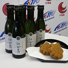 もみじ饅頭に合う純米酒「紅甘萬(べにかんまん)」が4/22(金)に発売