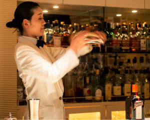 Bar Adonis(渋谷)大沢 智枝さん