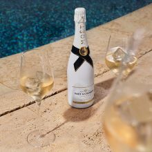 280年の伝統を破る「アイス アンペリアル」、氷たっぷりのシャンパンで夏の乾杯