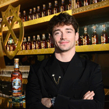 フェラーリF1のシャルル・ルクレールとともにシーバスリーガルが提示する「Facets of Success」の真髄