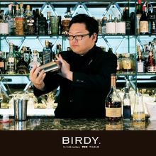 鯉が滝に登り龍となる。「登竜門」の伝説を三層で描く、“飛躍”と“変革”を表現した辰年のカクテルとは